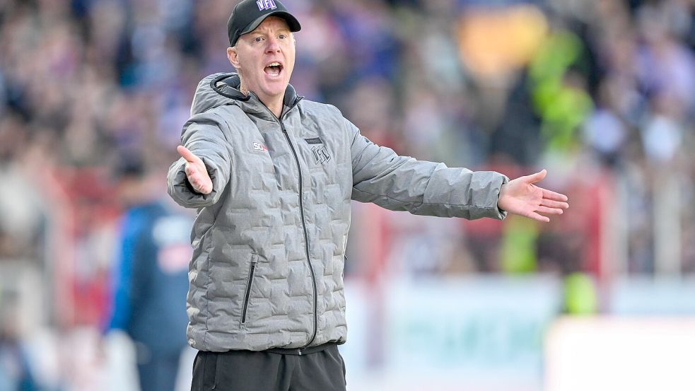 Unzufrieden mit der Leistung seines Teams: VfL-Trainer Timo Schultz. Foto: Michael Titgemeyer