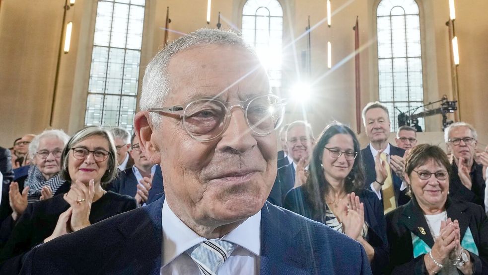 Mehr als 700 Menschen nehmen am Festakt teil. Foto: Michael Probst/Pool AP/AP/dpa