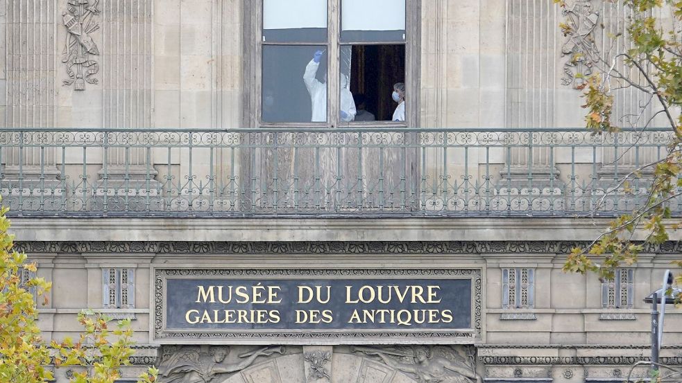 Die Einbrecher drangen über ein Fenster im ersten Stock in das Museum ein. Foto: Thibault Camus/AP/dpa