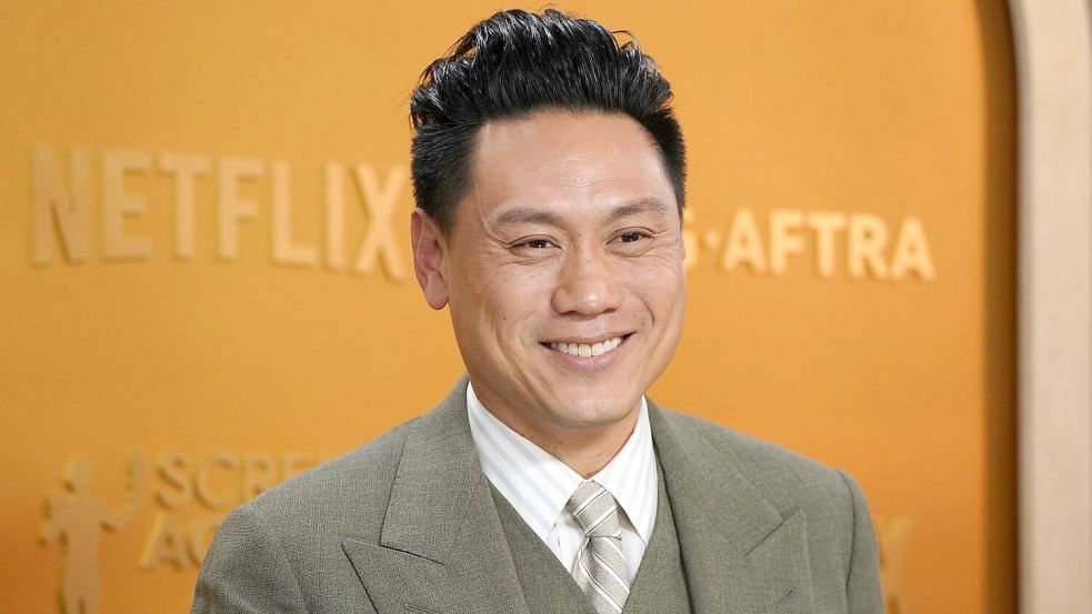 Regisseur Jon M. Chu hat das Broadway-Musical „Wicked – Die Hexen von Oz“ für das Kino adaptiert. (Archivbild) Foto: Jordan Strauss/Invision via AP/d