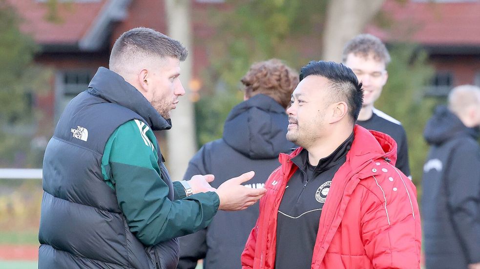 Nach dem Schlusspfiff hatten die Trainer Max Beccard (links) und Bi Le Tran Gesprächsbedarf.