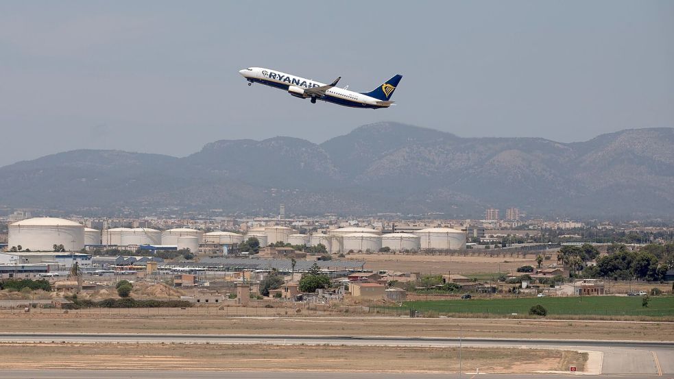 Mehrere Flüge wurden umgeleitet. (Symbolbild) Foto: Clara Margais