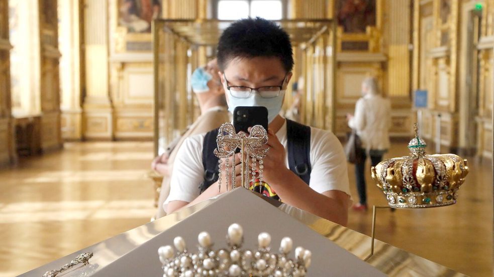 Die beim Einbruch in den Louvre erbeuteten Schmuckstücke sind von unschätzbarem Wert (Archivbild). Foto: Francois Guillot/AFP/dpa