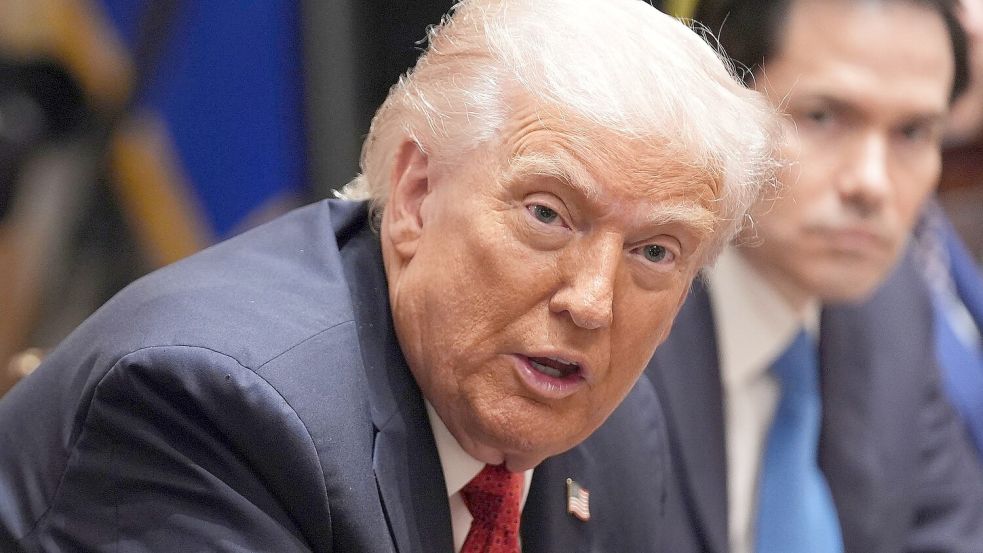 Trump wurde auf seine frühere Äußerung angesprochen, dass die Ukraine von Russland besetzte Gebiete zurückgewinnen könnte. Foto: Evan Vucci