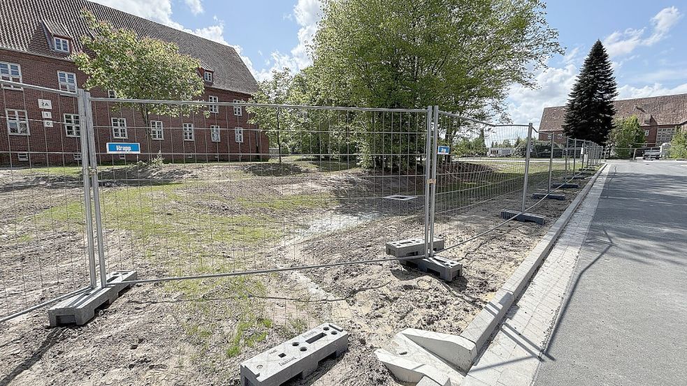 Neben den Straßen wurden auch die Entwässerungsanlagen gebaut – unter anderem Abflussmöglichkeiten von Regenwasser in die Beete. Foto: Karin Böhmer