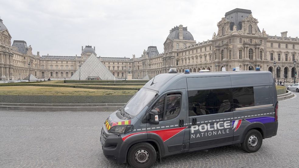 Die Polizei sucht weiter nach den Tätern und ihrer Beute. (Archivbild) Foto: Thibault Camus/AP/dpa