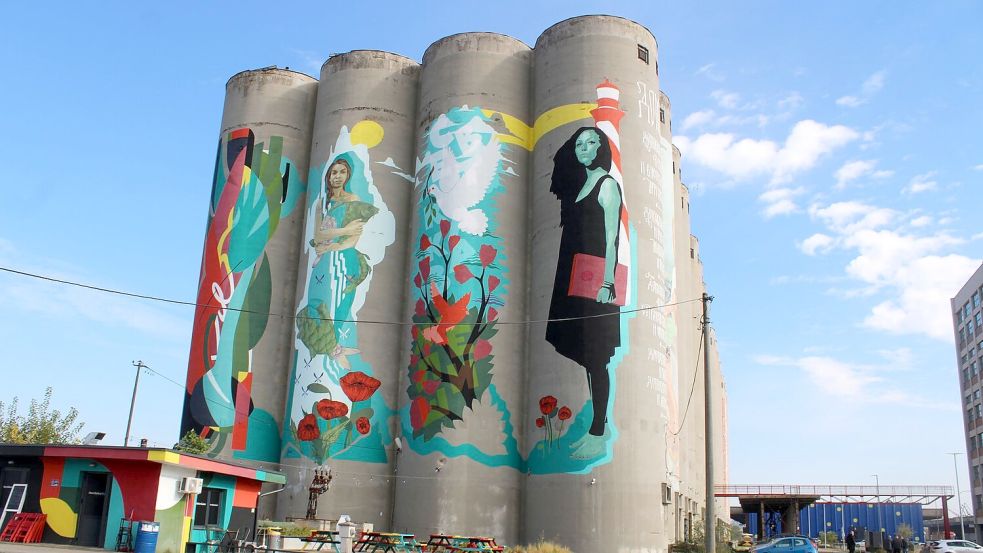 An der Donau in Belgrad stehen im Viertel Dorcol die „Silosi“ (Silos), die zu einem Partyareal geworden sind. (Archivbild) Foto: Gregor Mayer/dpa