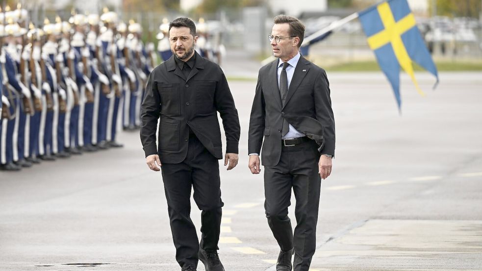 Der ukrainische Präsident Wolodymyr Selenskyj (links) wurde am Mittwoch von Regierungschef Ulf Kristersson (rechts) in Linköping begrüßt. Foto: Fredrik Sandberg/TT News Agency
