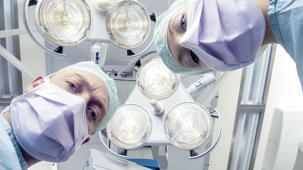 Ärzte, Beschäftigte und Patienten schauen genau hin, was mit den Krankenhäusern in Osnabrück passiert. Die geplante Strukturreform wirft Gewohntes um. Foto: imago stock&people, via www.imago-images.de