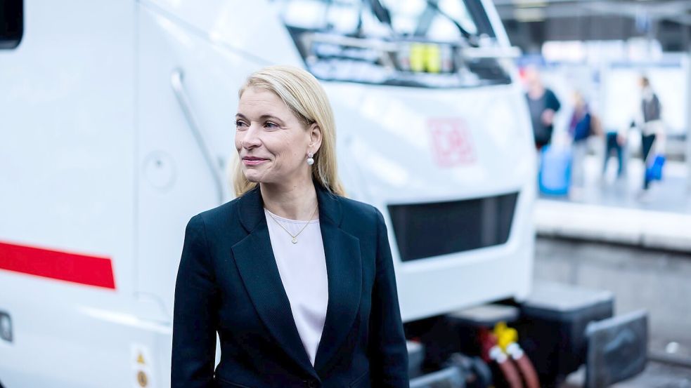 Die neue Bahnchefin, Evelyn Palla, will den Konzern neu aufstellen. (Archivbild) Foto: Christoph Soeder/dpa