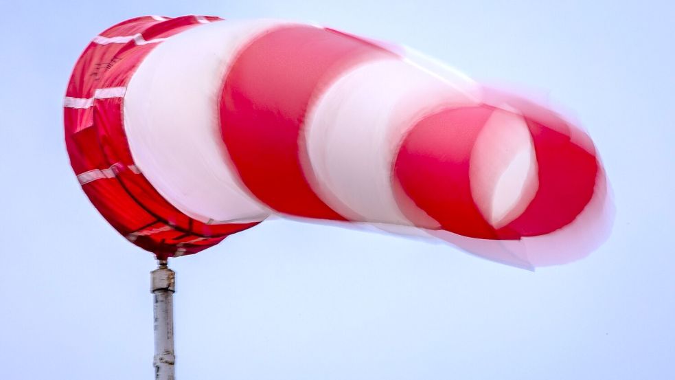 In der zweiten Nachthälfte bis zum Morgen wird es nach Einschätzung des Deutschen Wetterdienstes (DWD) vor allem an der Nordseeküste stürmisch. Foto: picture alliance/dpa