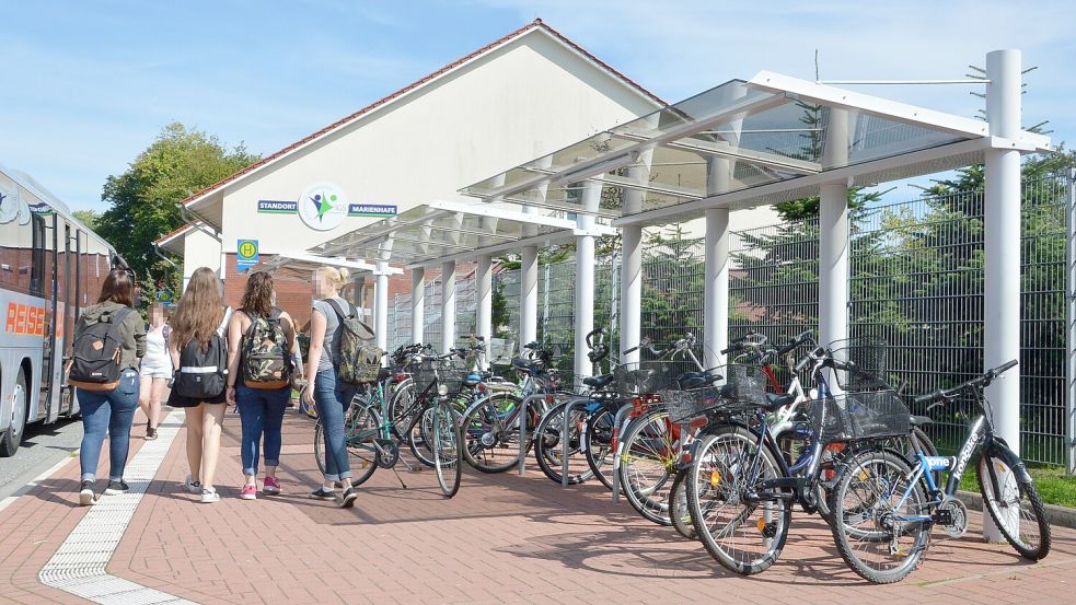 Tatort ZOB: Unter anderem am Zentralen Busbahnhof in Marienhafe wurden die Fahrräder gestohlen. Foto: Thomas Dirks