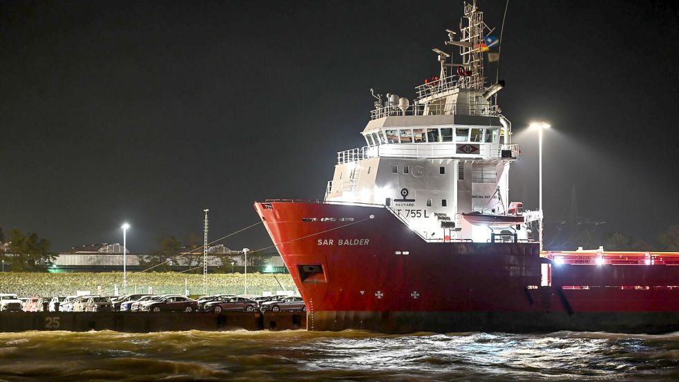 Schiffe versuchen in den Häfen Schutz vor dem Unwetter zu finden. Foto: Lars Penning
