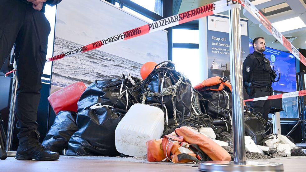 Rund 630 Kilogramm Kokain sind bei einem gescheiterten See-Drogentransport an die Insel Borkum angeschwemmt worden. Foto: Arne Dedert