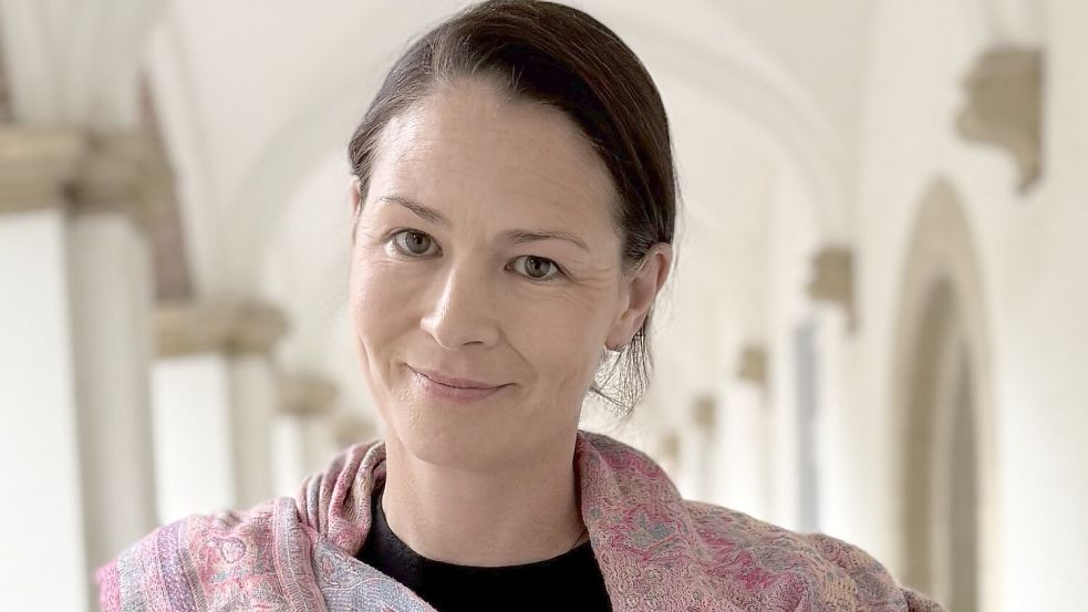 Sarah Buss trat aus der FDP aus, bevor sie ihre Kandidatur in Aurich verkündete. Als Parteilose will sie Bürgermeisterin werden – und liegt damit im bundesweiten Trend.