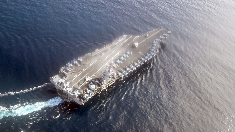 Der Flugzeugträger „USS Gerald R. Ford“ und der dazugehörige Verband sollen nach Lateinamerika. (Archivbild) Foto: Federico Gambarini