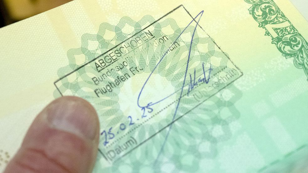 Strikter Kurs: Die Bundesregierung hat es sich zur Aufgabe gemacht, mehr Menschen aus Deutschland abzuschieben. Foto: dpa | Boris Roessler