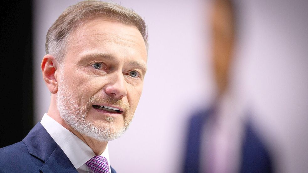 Ex-Finanzminister Christian Lindner (FDP) möchte beruflich neue Wege einschlagen. Der Verein LobbyControl sieht jedoch einen Interessenskonflikt in seinem Wunschjob. Foto: dpa/Bernd von Jutrczenka