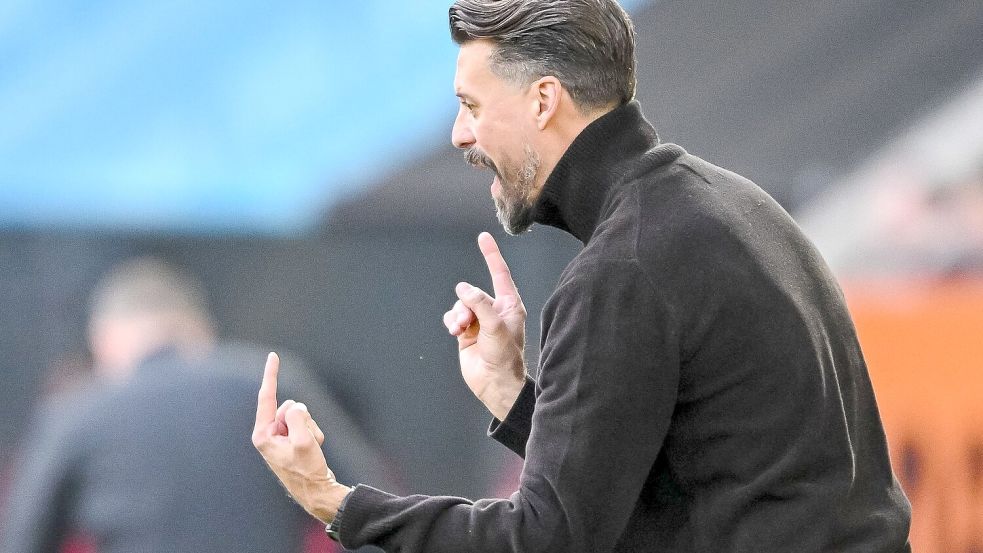 Da hilft kein Gestikulieren: Sandro Wagners Elf wird heftig abgestraft. Foto: Harry Langer