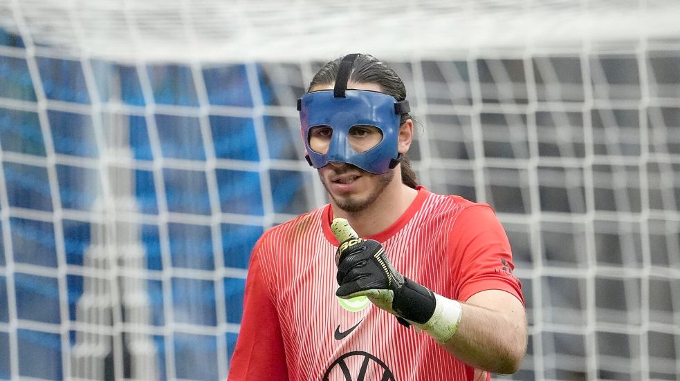 Hielt einen Foulelfmeter: Wolfsburgs Torwart Kamil Grabara Foto: Marcus Brandt