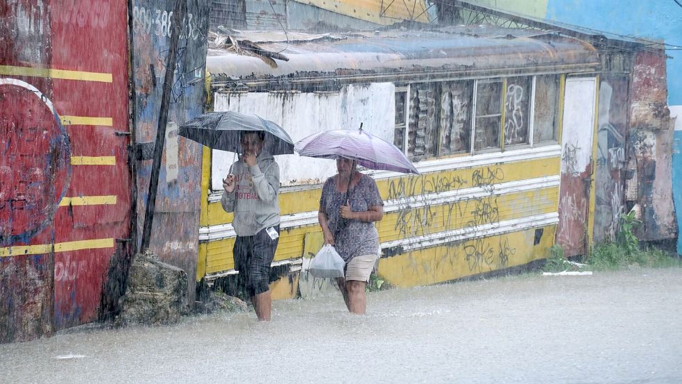In der Dominikanischen Republik sorgte „Melissa“ schon für starken Regen. Foto: Ricardo Hernandez/AP/dpa