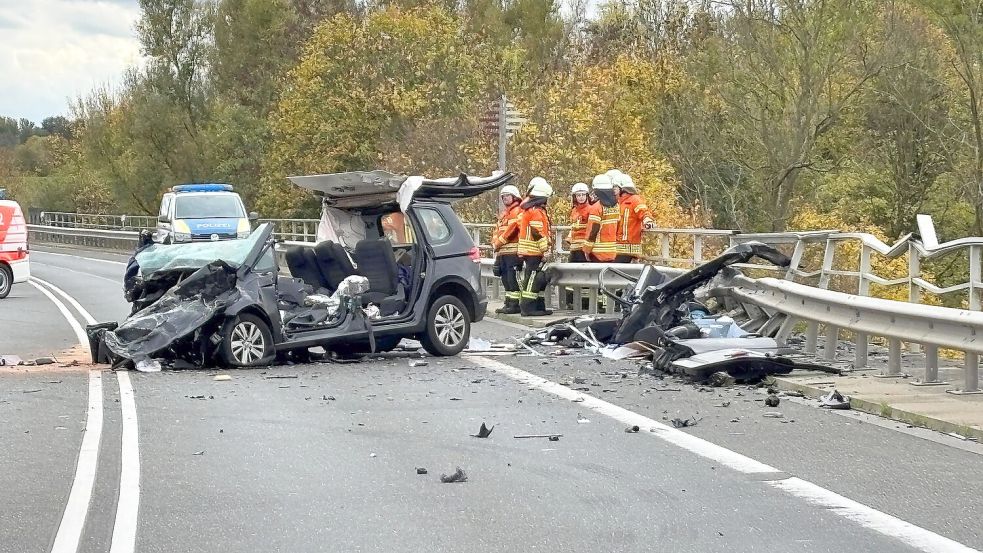 Auf der Bundesstraße 4 hat es einen schweren Unfall gegeben. Foto: Benjamin Müller/dpa