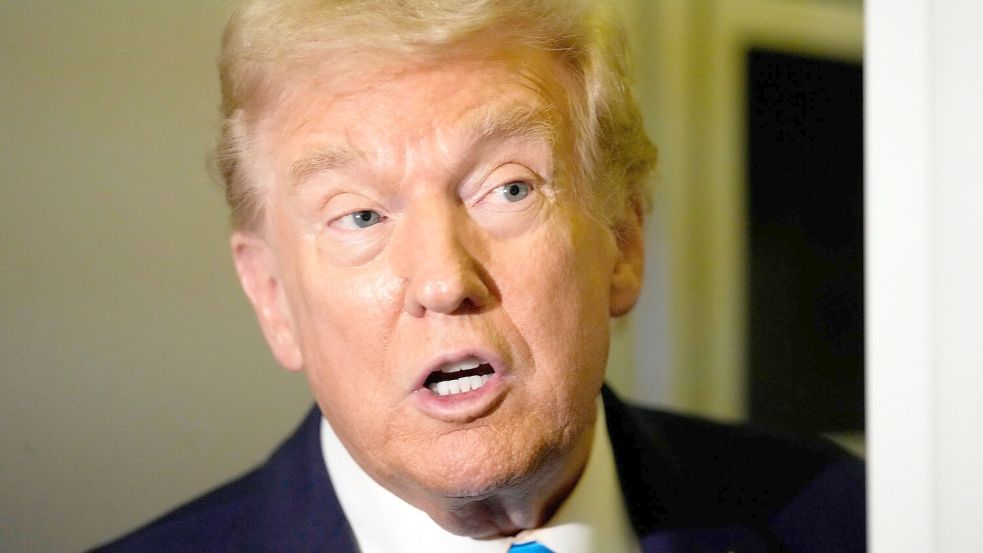 US-Präsident Trump kündigt zusätzliche Zölle gegen Kanada an. Foto: Mark Schiefelbein/AP/dpa
