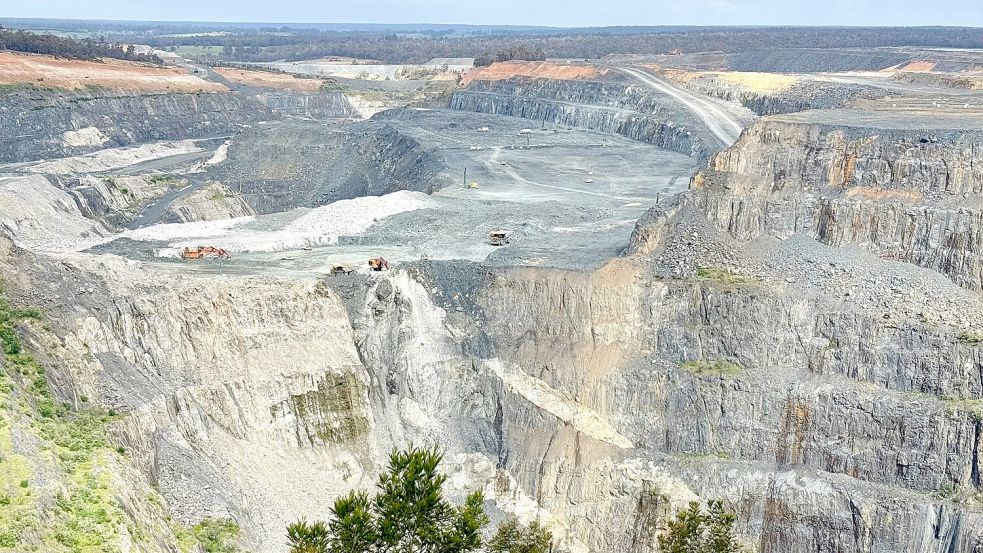 Der Blick auf die riesige Greenbushes-Mine ist atemberaubend. Foto: Carola Frentzen