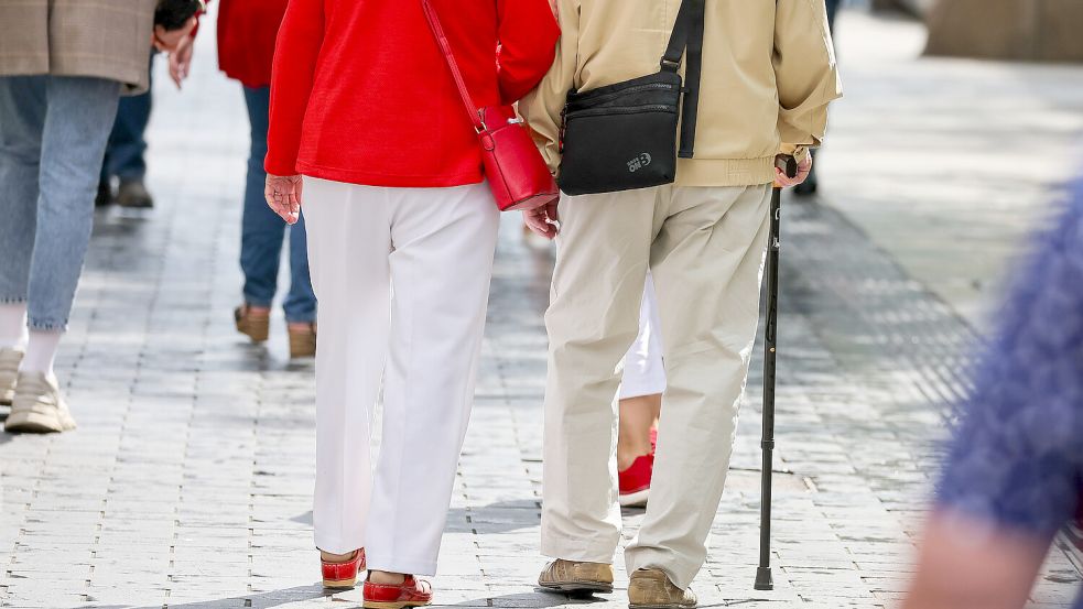 Menschen in Deutschland haben ihre eigenen Vorstellungen vom Alter. Viele möchten so lange es geht selbstständig bleiben. Foto: Pixabay