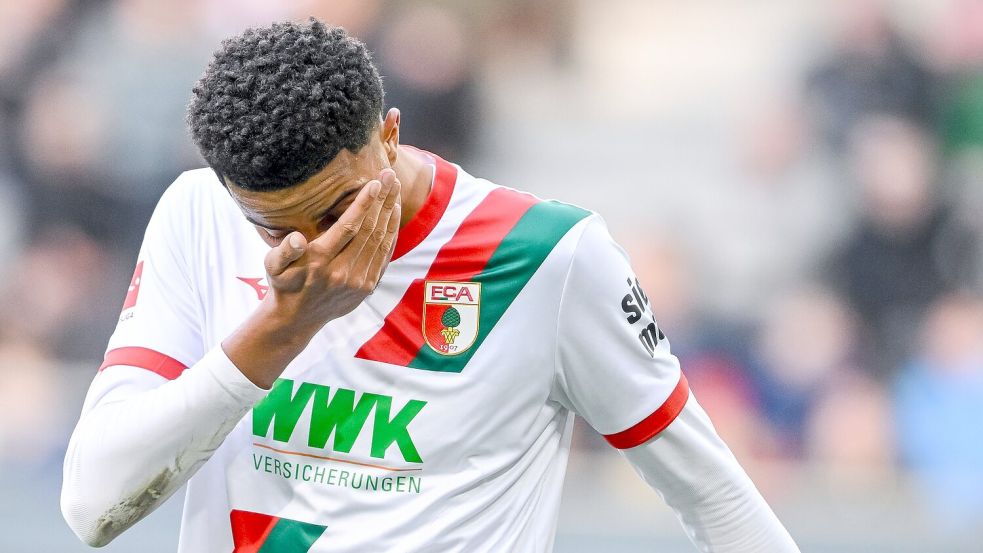 Pure Enttäuschung: Augsburgs junger Abwehrspieler Noahkai Banks. Foto: Harry Langer