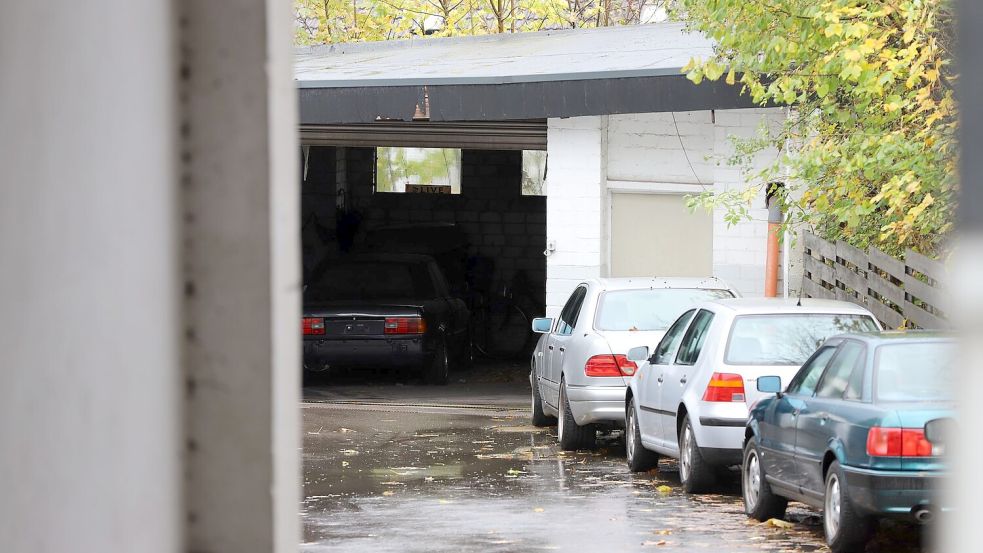 Ob es sich bei den Fundstücken um scharfe Schusswaffen handelt, wird noch untersucht. Foto: Sascha Thelen