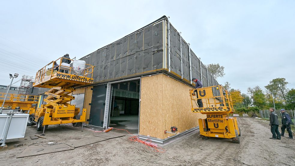 Seit Ende Februar wird an dem neuen Porsche-Zentrum in Leer gebaut. Foto: Klaus Ortgies