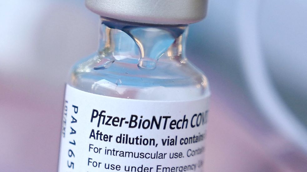 Die mRNA-Impfstoffe von Pfizer-Biontech und Moderna könnten laut einer neuen Studie wesentlich im Kampf gegen Lungen und Hautkrebs helfen. Foto: dpa/ROBYN BECK
