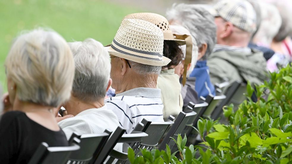 Einige wollen länger arbeiten: Rentner in Deutschland. (Archivbild) Foto: Arne Dedert