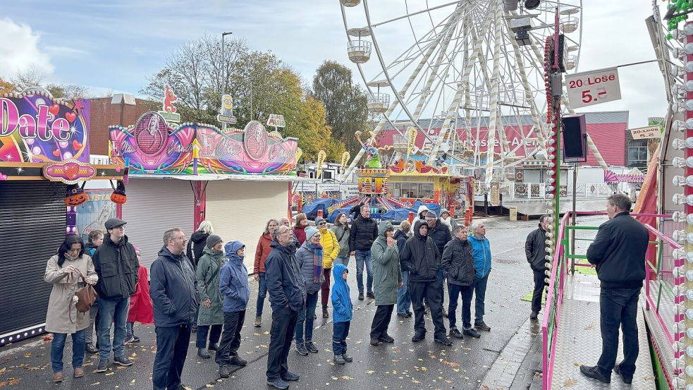 Faszination Volksfest: Schaustellerinstitution Theo von Halle (rechts im Foto) berichtete über die Jahrmärkte als Publikumsmagneten und was es bedeutet, eine derartige Veranstaltung auf die Beine zu stellen. Foto: Udo Hippen
