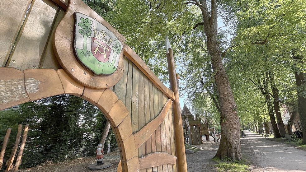 Ein Tor zum Spielplatz am Nürnburger Wall in Aurich. Foto: Christin Wetzel