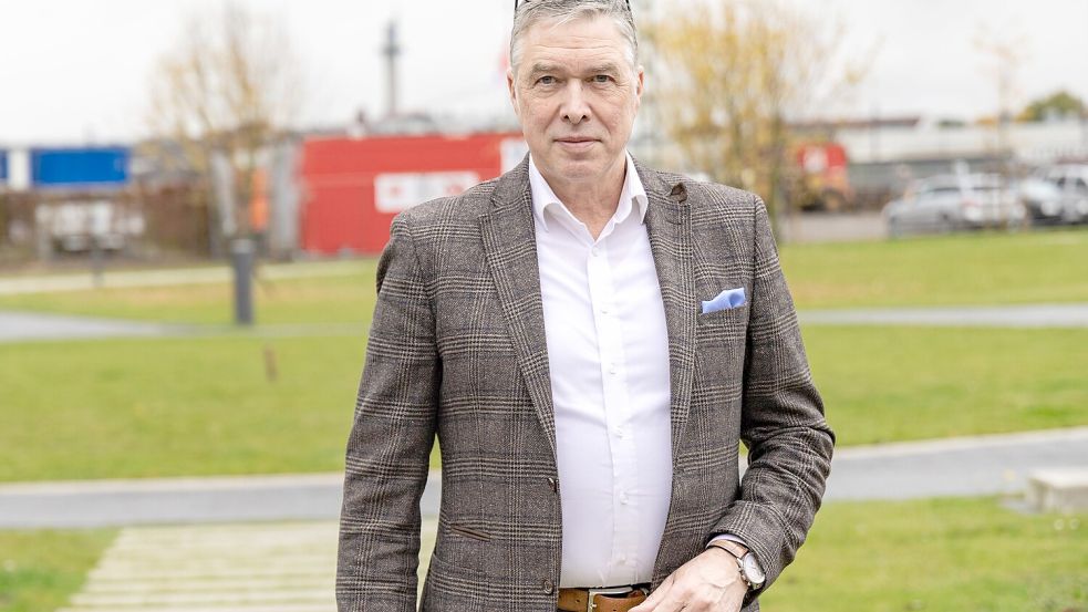 Jens-Peter Zuther ist Geschäftsführer beim Bauunternehmen Köster. Mit uns sprach er über Entwicklungen auf der Lokviertel-Baustelle. Foto: Sebastian Dannenberg