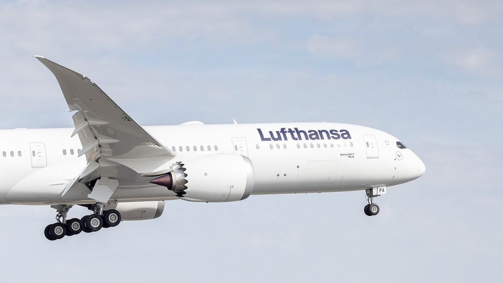 Die Maschine wurde nach Boston umgeleitet, wo der Verdächtige festgenommen wurde. (Symbolbild) Foto: Hannes P Albert