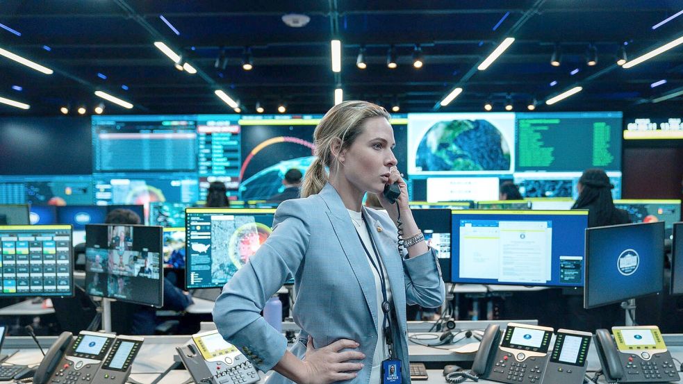 Rebecca Ferguson als Captain Olivia Walker in einer Szene des Films „A House of Dynamite“. (Handout) Foto: Eros Hoagland/Netflix/dpa