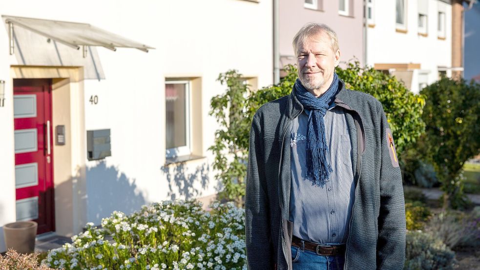 Martin Busch hat einen Vertrag mit der Klosterkammer Hannover. Es geht um sein Zuhause. Der Osnabrücker wehrt er sich gegen die geplanten Erhöhungen der Erbbauzinsen. Der Protest zeigt Wirkung und der Kampf geht weiter. Foto: André Havergo