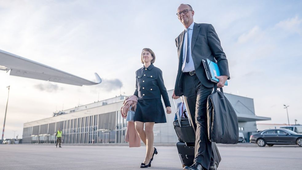 Dass Merz seine Ehefrau mit in die Türkei nimmt, kann als besonderes Zeichen an Erdogan gewertet werden, dass es sich für ihn nicht nur um einen Routinebesuch handelt. Foto: Michael Kappeler/dpa