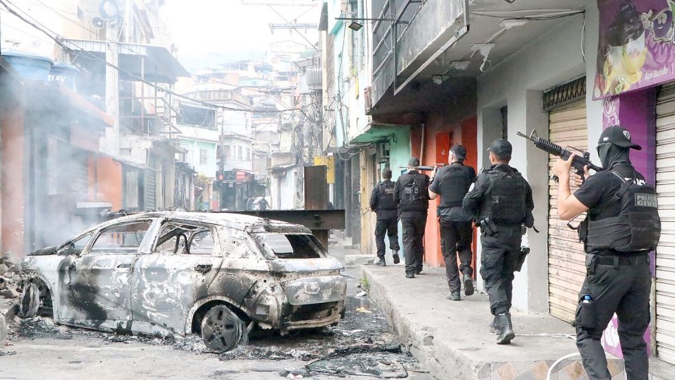 Polizisten und Kriminelle lieferten sich stundenlange Gefechte. Foto: Jose Lucena