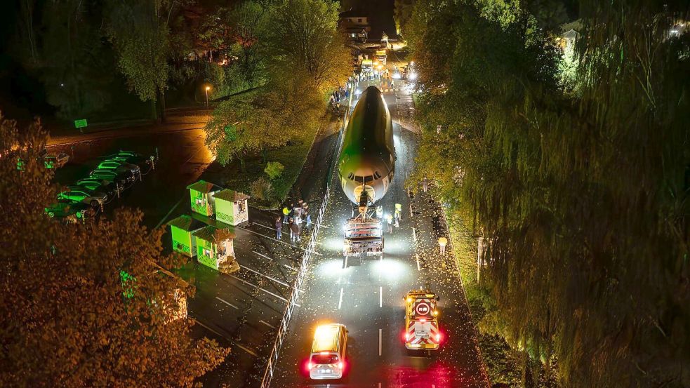 Innerhalb von drei Nächten wurde der Flieger zum Safaripark in der Südheide gebracht. Foto: Philipp Schulze