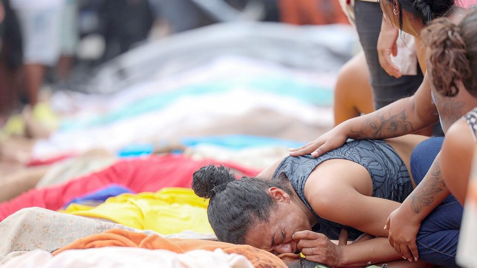 Familien trauern um ihre bei dem Einsatz getöteten Angehörigen. Foto: Tomaz Silva/Agencia Brazil/dpa