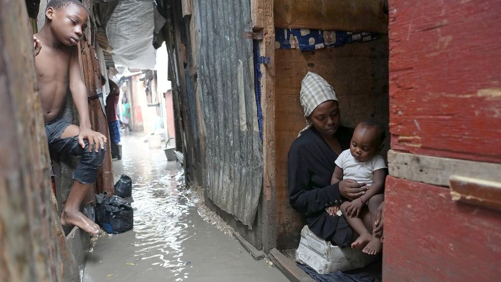 In Haiti kamen rund 30 Menschen ums Leben, weitere werden noch vermisst. Foto: Odelyn Joseph/AP/dpa