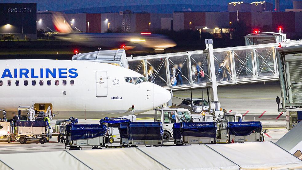 Ankunft in der niedersächsischen Landeshauptstadt: In Hannover ist ein Flieger aus Istanbul gelandet. Foto: Moritz Frankenberg