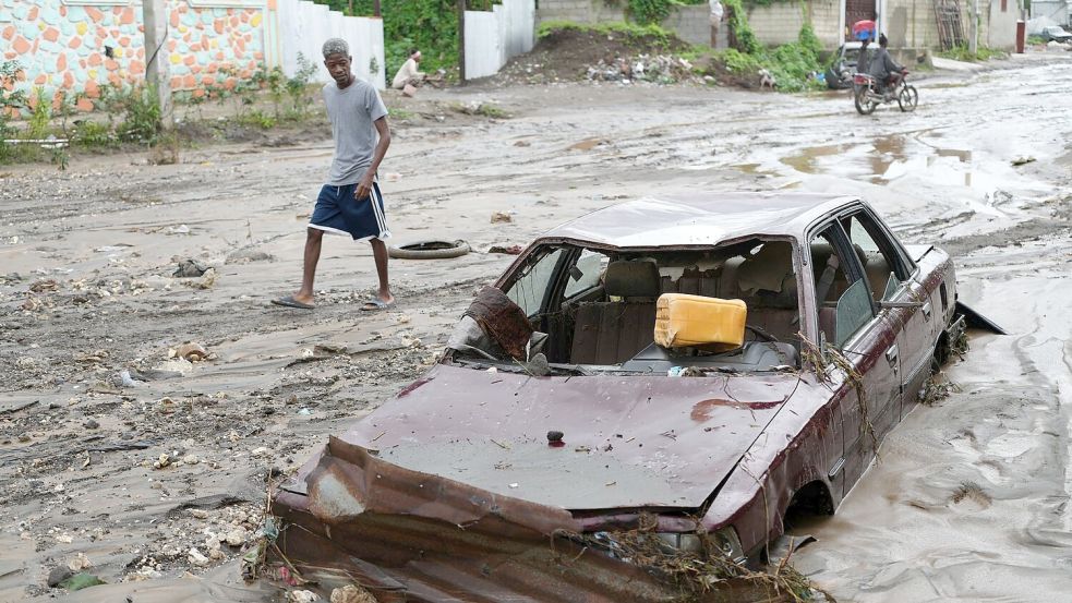 Obwohl der Hurrikan nicht direkt auf Haiti traf, kam es zu tödlichen Überschwemmungen. Foto: Odelyn Joseph/AP/dpa