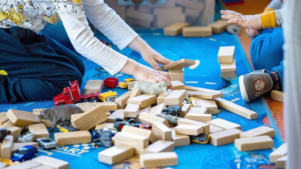 Die Zahl der Beschäftigten in den Kitas nimmt zu, obwohl die Zahl der betreuten Kinder sinkt. (Symbolbild) Foto: Jens Büttner