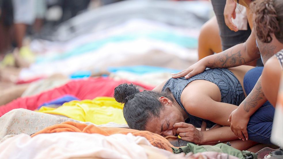 Nach dem blutigen Polizeieinsatz wird um die Getöteten getrauert. Menschenrechtsorganisationen fordern eine Untersuchung. Foto: Tomaz Silva/Agencia Brazil/dpa