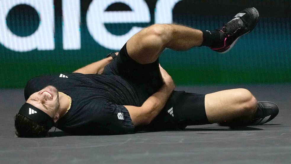 Alexander Zverev stürzte während des Matches. Foto: Michel Euler/AP/dpa